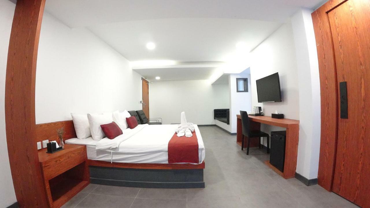Hotel Records Phnom Penh Esterno foto
