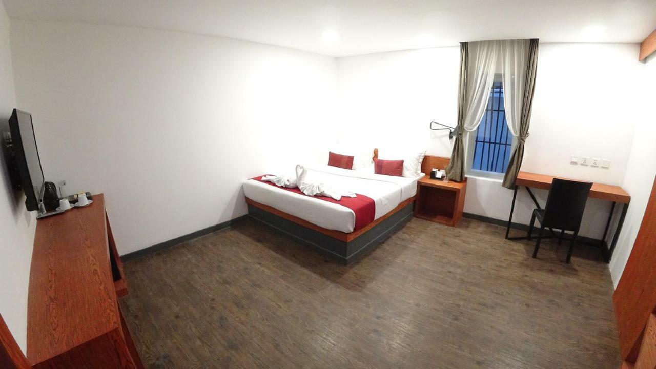 Hotel Records Phnom Penh Esterno foto