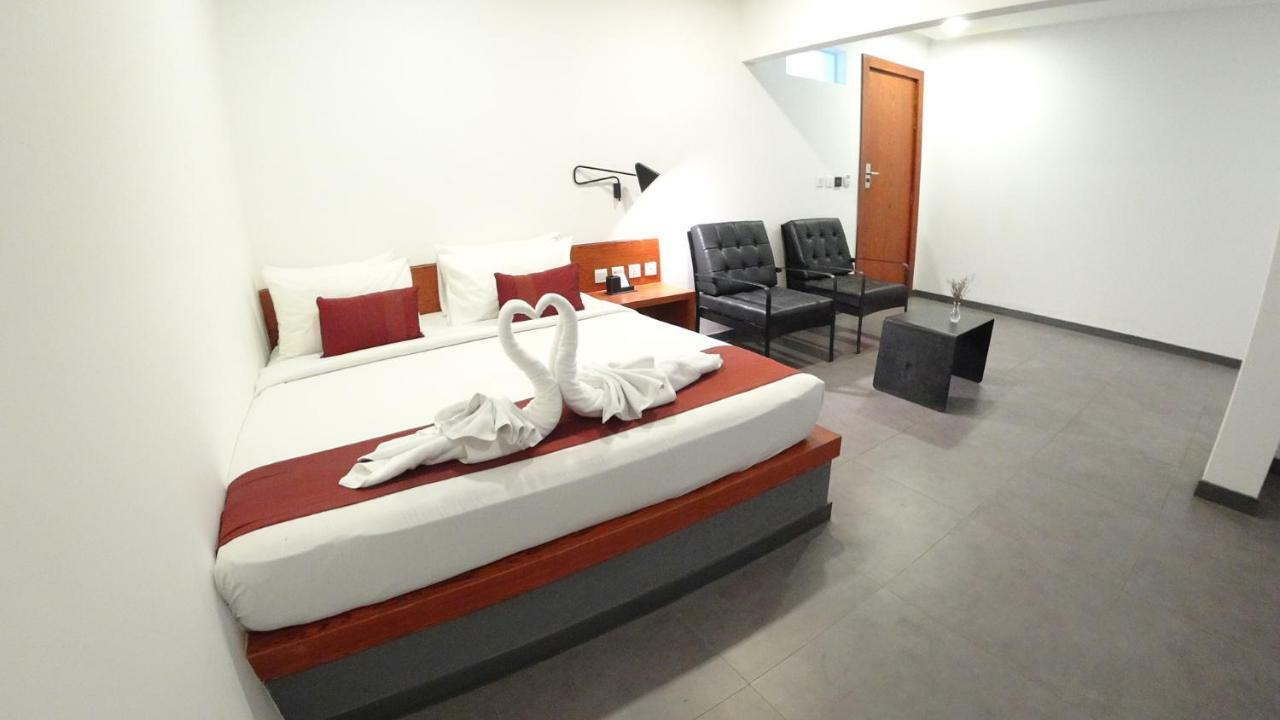 Hotel Records Phnom Penh Esterno foto